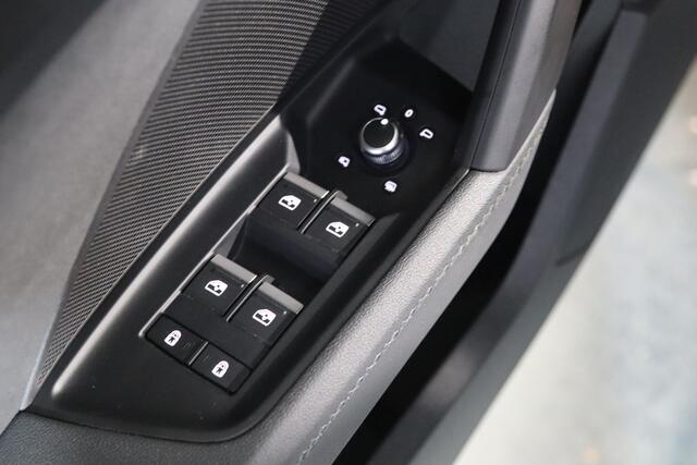 Audi A3 SPORTBACK 45 TFSI e 245 PK S-Line Edition Competition PHEV, Panoramadak, RS-Bekleding, Camera