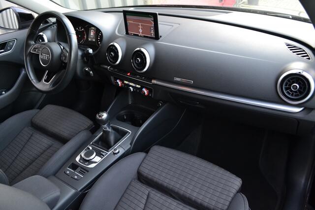 Audi A3 SPORTBACK 1.5 TFSI CoD S-Line Navi/LED/18'' inch