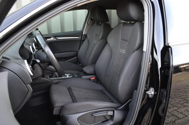 Audi A3 SPORTBACK 1.5 TFSI CoD S-Line Navi/LED/18'' inch