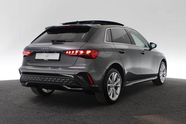 Audi A3 SPORTBACK S edition 40 TFSI e 204 pk | Glazen panoramadak | Assis.pak driving+parking plus | Warmtewerend glas donker tint