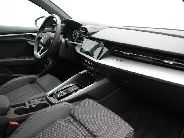 Audi A3 SPORTBACK 45 TFSI e S edition Competition Plug In Hybrid 245pk Dealer O.H. PHEV | 2x S Line | Sportstoelen Massage | Adaptive Cruise | Bang & Olufsen | Matrix LED | 18"L.M | Sfeerverlichting | Apple Carplay | Virtual | Keyless | Blis | Navigatie | DAB |