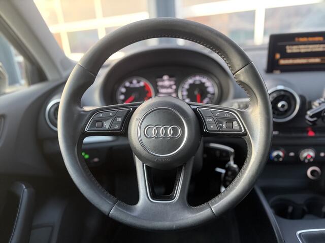 Audi A3 SPORTBACK 1.0 TFSI 116pk | Airco | Bi-xenon koplampen | Bluetooth | Isofix bevestiging voor kinderzitjes | Lichtmetalen velgen 18" | Radio cd speler | Perfect onderhouden!