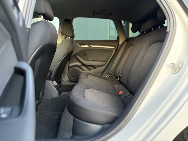 Audi A3 SPORTBACK 1.0 TFSI 116pk | Airco | Bi-xenon koplampen | Bluetooth | Isofix bevestiging voor kinderzitjes | Lichtmetalen velgen 18" | Radio cd speler | Perfect onderhouden!