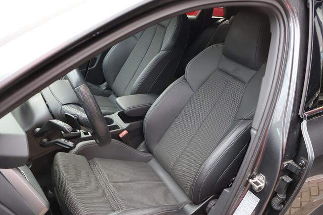 Audi A3 SPORTBACK 45 TFSI-e S Edition Competition | Origineel NL | 2x S-Line | Virtual Cockpit | Camera | Trekhaak | ACC |