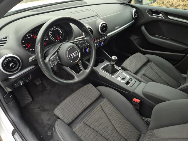 Audi A3 SPORTBACK 30 TFSI Sport Lease Edition Navigatie