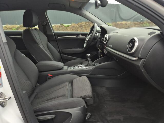 Audi A3 SPORTBACK 30 TFSI Sport Lease Edition Navigatie