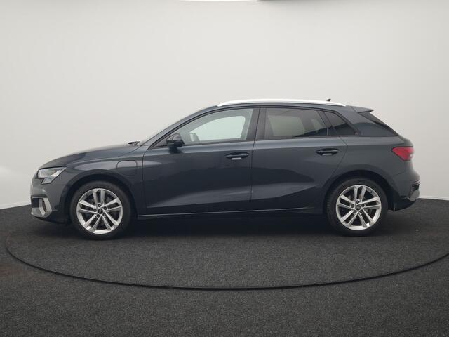 Audi A3 SPORTBACK 40 TFSI e Advanced edition Plug In Hybrid 204pk Dealer O.H. PHEV | Camera | Keyless | Sportstoelen Verwarmd | Sfeerverlichting | Apple Carplay | LED Koplampen | Virtual | Navigatie | DAB |