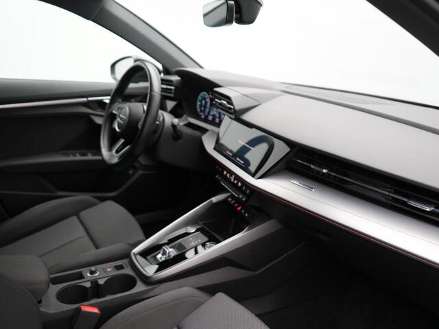 Audi A3 SPORTBACK 40 TFSI e Advanced edition Plug In Hybrid 204pk Dealer O.H. PHEV | Camera | Keyless | Sportstoelen Verwarmd | Sfeerverlichting | Apple Carplay | LED Koplampen | Virtual | Navigatie | DAB |