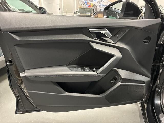 Audi A3 SPORTBACK 40 TFSIe 204pk S-tronic S Edition · Panoramadak · Apple/Android Car Play · Lederen Bekleding · Cruise Control · Navigatie · Stoelverwarming · P-Sensoren · 17'' Inch ·