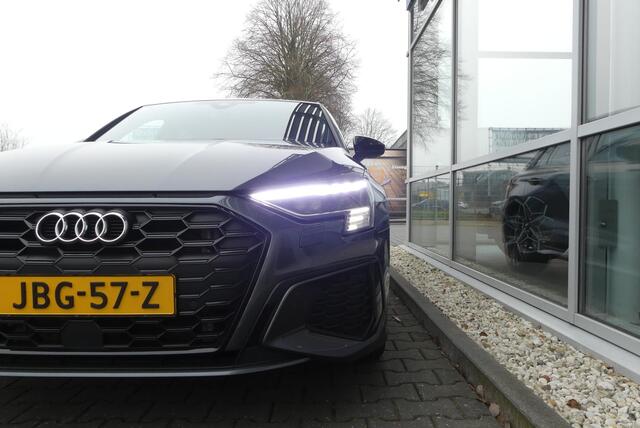 Audi A3 SPORTBACK 45 TFSI e S edition Competition ALCANTARA, MATRIX, ADAPT. CRUISE, CLIMA, NAVI, CAMERA, PDC V&A, APPLE CARPLAY/ANDROID AUTO, KEYLESS, ELEKT. ACHTERKLEP, LANE ASSIST, PRE SENSE, STOELVERWARMING, 79.913KM