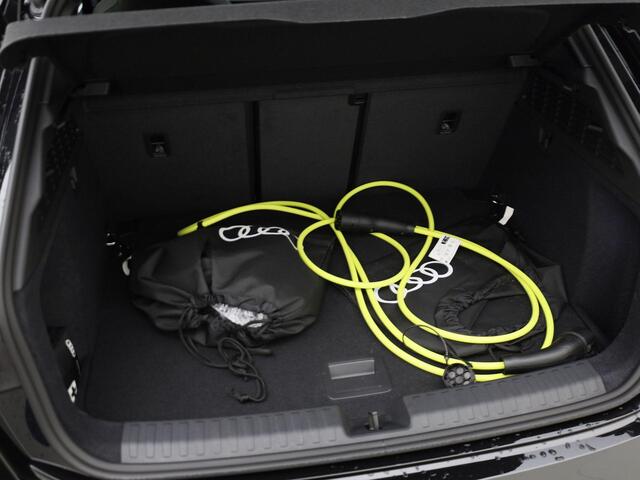 Audi A3 SPORTBACK 45 TFSI e S edition Competition Panoramadak · SONOS Sound System · 19'' lichtmetalen velgen · Sportstoelen alcantara