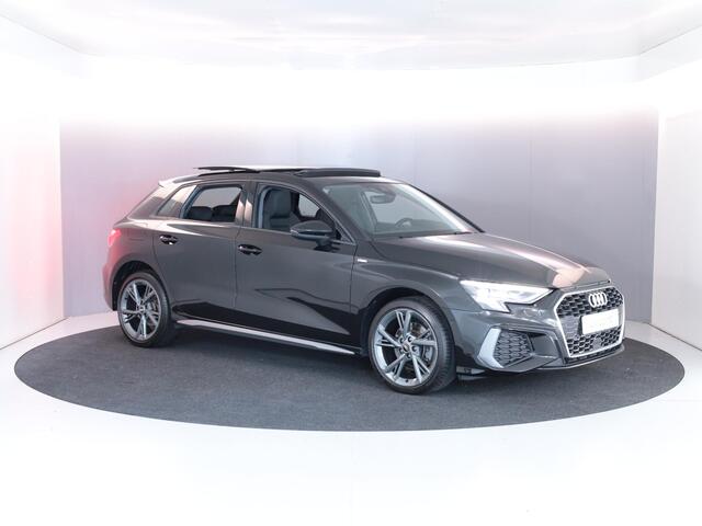 Audi A3 SPORTBACK 40 TFSI e S-Line 204 pk S-tronic | SOH 99% | Private lease vanaf ¤603,- | Panoramadak | Parkeersensoren (Park assist) | Achteruitrijcamera | Stoelverwarming | S-Line exterieur |