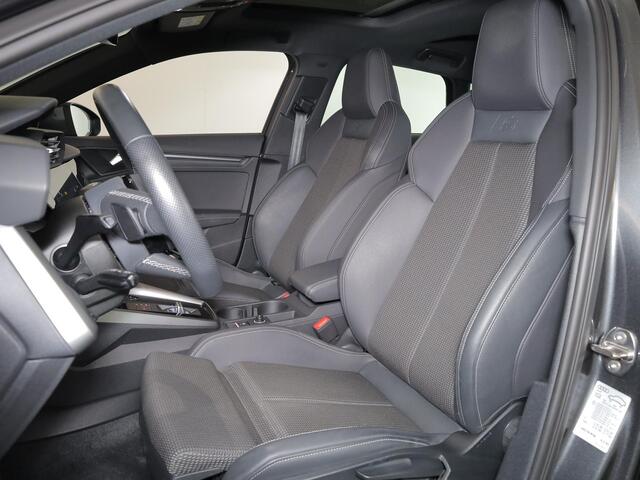 Audi A3 SPORTBACK 30 TFSI S edition 110 pk S-tronic | Navigatie | Panoramadak | Parkeersensoren (Park assist) | S-Line |