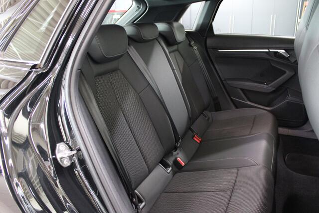 Audi A3 SPORTBACK 35 TFSI S edition Automaat / ACC / Pano. / Carplay / Led / Navi. / PDC voor + achter /