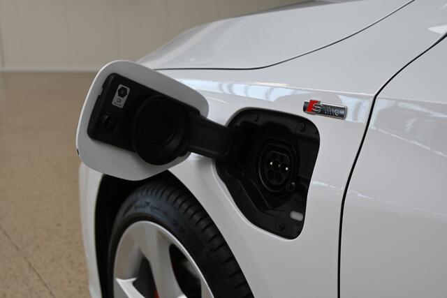 Audi A3 SPORTBACK 40 TFSIe 204pk S Edition | ACC | Keyless | Elek. klep | Trekhaak | 100% (Dealer) onderhouden label