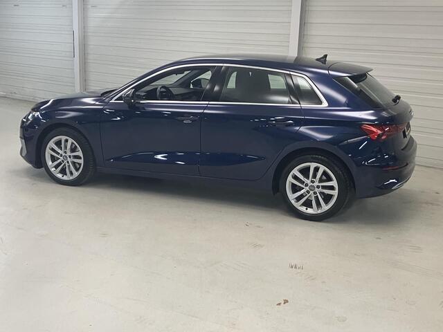 Audi A3 SPORTBACK 35 TFSI Business edition / NL auto / Cruise control / Navigatie.