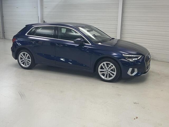 Audi A3 SPORTBACK 35 TFSI Business edition / NL auto / Cruise control / Navigatie.