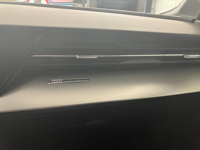 Audi A3 SPORTBACK 35 TFSI Business edition / NL auto / Cruise control / Navigatie.