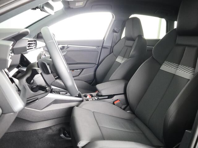 Audi A3 SPORTBACK 30 TFSI Advanced edition 115pk S-tronic | Navigatie via App | 19 inch Lichtmetalen velgen | Stoelverwarming | Parkeersensoren voor en achter