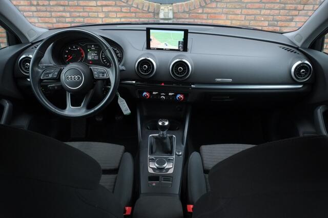 Audi A3 SPORTBACK 30 TFSI Sport Lease Edition, Trekhaak