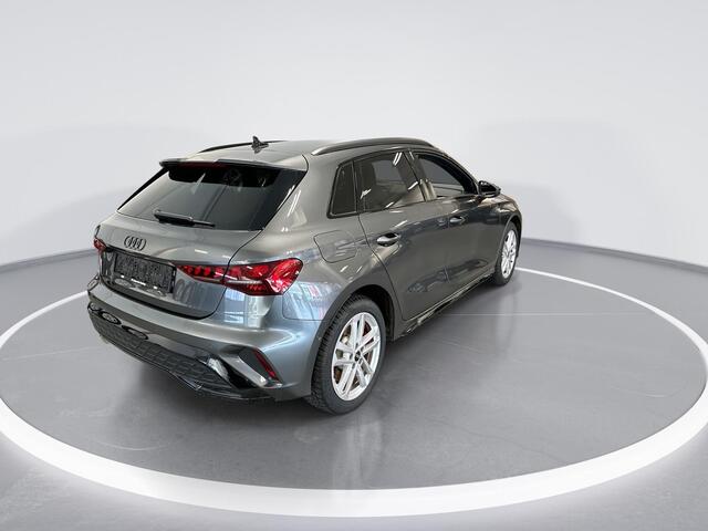 Audi A3 SPORTBACK 45 TFSIe 272pk S-tronic S edition Competition · Camera · Sonos Audio · Elektrische stoelverstelling · Keyless · Apple/Android Car Play · Stoelverwarming · Afneembare Trekhaak · 17'' Inch ·