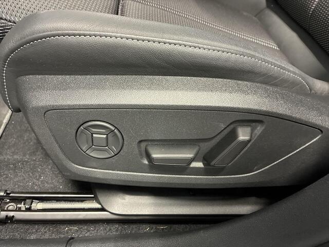 Audi A3 SPORTBACK 45 TFSIe 272pk S-tronic S edition Competition · Camera · Sonos Audio · Elektrische stoelverstelling · Keyless · Apple/Android Car Play · Stoelverwarming · Afneembare Trekhaak · 17'' Inch ·