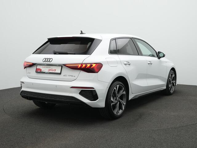 Audi A3 SPORTBACK 40 TFSI e 204 pk S-Line | Adaptive Cruise | Stoelverwarming | Navigatie | Parkeersensoren voor/achter | Carplay | Drive Select