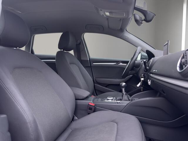Audi A3 SPORTBACK 30 TFSI | Navi | Parkeersensors V+A | Airco (automatisch) | 16"| Bluetooth |
