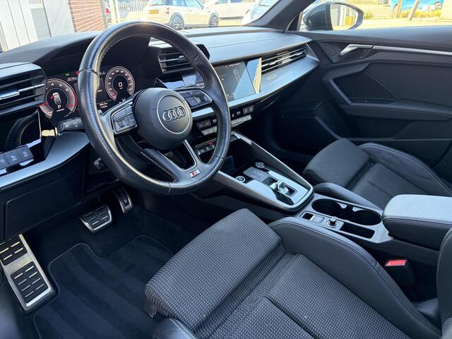 Audi A3 SPORTBACK 35 TFSI S Line Edition | Pano | LED | Parkeer sensoren | Stoel verwarming |