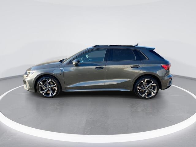 Audi A3 SPORTBACK 40 TFSIe 150kW/204PK S Line · Panoramadak · Camera · Stoelverwarming · Bang & Olufsen · Head-up display · Apple/Android Car Play · Leder/Stof · Drive select