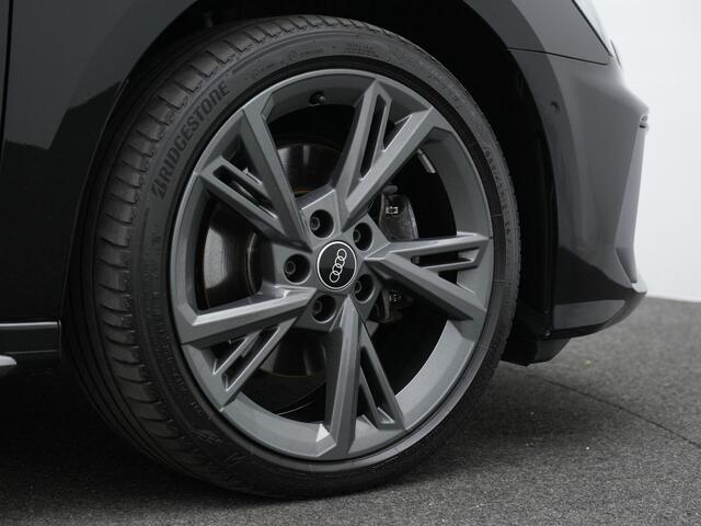 Audi A3 SPORTBACK 40 TFSI e 204 pk S-Line | Stoelverwarming | Parkeersensoren voor/achter | Carplay | Keyless Entry