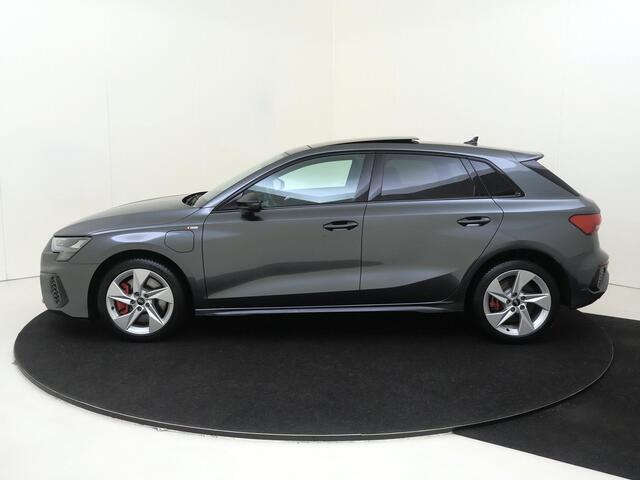 Audi A3 SPORTBACK 45 TFSI e S edition Competition | SoH 100% | Panoramadak | Bang & Olufsen | Virtual cockpit Plus | Stoelverwarming | Lederen bekleding | CarPlay | Cruise control |