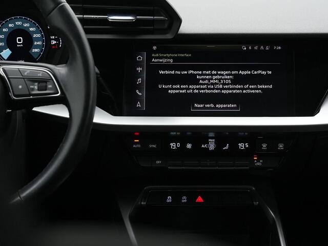 Audi A3 SPORTBACK 30 TFSI 110 pk S-tronic Ambition | Panoramadak | Sportstoelen | Navigatie | Parkeersensoren achter