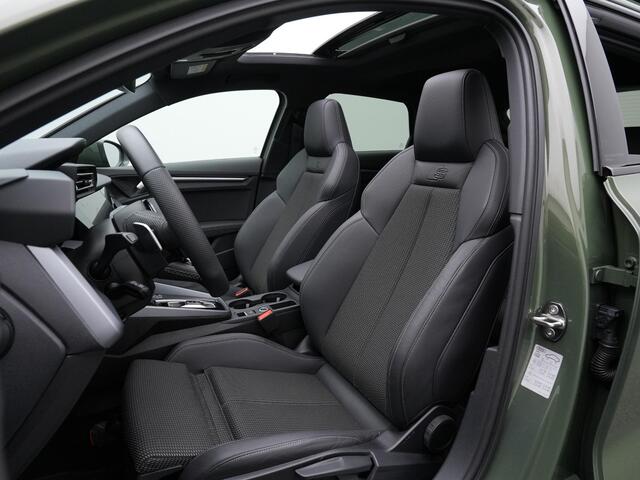Audi A3 SPORTBACK 40 TFSI e 204 pk S edition / S-Line | Panoramadak | Achteruitrijcamera | Stoelverwarming | Adaptive Cruise | Navigatie