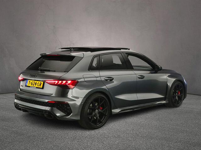 Audi A3 SPORTBACK 2.5 TFSI RS 3 quattro | Panorama Dak | Apple/Android Play | Adaptive Cruise | Camera | Carbon | Head-up | Matrix | Adaptief Demping Systeem | Sfeerverlichting | LED-lichtpakket |