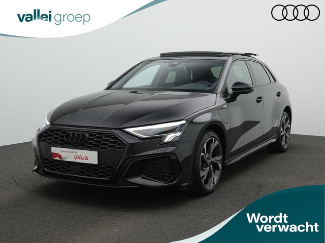 Audi A3 SPORTBACK 40 TFSI e 204 pk S-Line | Panoramadak | Achteruitrijcamera | Stoelverwarming | Navigatie