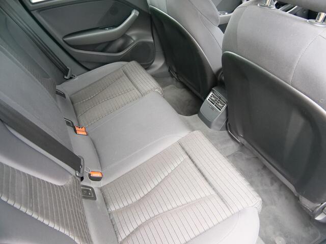 Audi A3 SPORTBACK 40 e-tron Advance Sport 204 Pk Automaat S-Line / Navi / PDC / 17 inch / Sportstoelen / Stoelverwarming