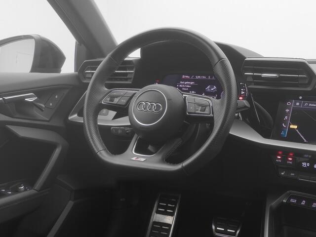 Audi A3 SPORTBACK 30 TFSI Automaat S Edition | PANO | ADAPTIVE | NAVI | STOELVERWARMING