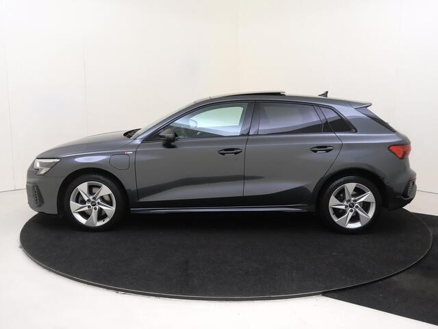 Audi A3 SPORTBACK 40 TFSI S line | SoH 92% | Panoramadak | Navigatie Plus | Virtual cockpit Plus | Adaptieve cruise control | Parkeerassistent | Stoelverwarming | Lederen bekleding | Full LED verlichting |