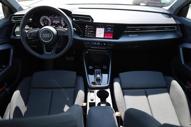 Audi A3 SPORTBACK 35 TFSI Advanced edition 150PK / 110kW NL auto 1e eigenaar, trekhaak, elektrisch verstelbare voorstoelen met geheugen, trekhaak, achteruitrijcamera (rear view), elektrische achterklep, keyless entry, verwarmbare voorstoelen, 3 zone climatronic, adaptieve