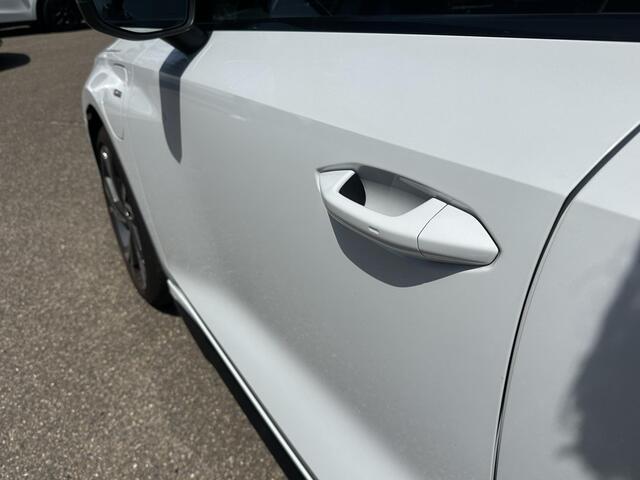 Audi A3 SPORTBACK 45 TFSI e S edition Competition 272pk PHEV| 8.000KM! | VAN: 44.900,- VOOR: 42.877,- | INCL. BTW | 143km RANGE WLTP!! | PANORAMADAK | FABRIEKSGARANTIE t/m 04-2027| LEKKER VOL! | S-LINE BINNEN + BUITEN| LEDER|