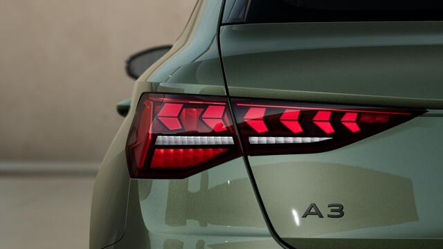 Audi A3 SPORTBACK 40 TFSI e 204PK S edition | Trekhaak | 18-Inch | Comfort-sleutel | Stoelverwarming | Adaptive-Cruise | Achteruitrij-camera | Smartphone-Interface |