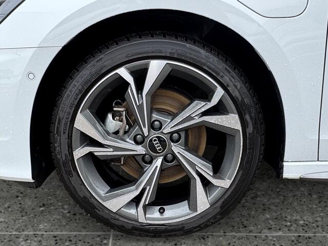 Audi A3 SPORTBACK 40 204pk TFSI e S edition Parkeerassistent | MMI navigatie plus MMI touch | Adaptive cruise control