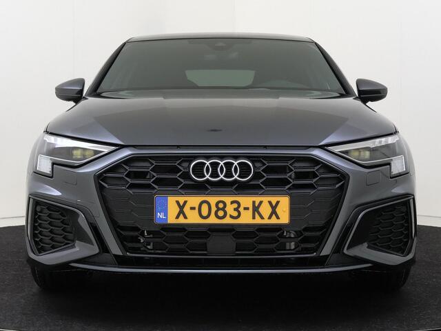 Audi A3 SPORTBACK 45 TFSI e S edition Competition | SoH 96% | Panoramadak | Virtual cockpit Plus | Optiekpakket zwart Plus | LED matrix verlichting | Navigatie Plus | Stoelverwarming | Sfeerverlichting |
