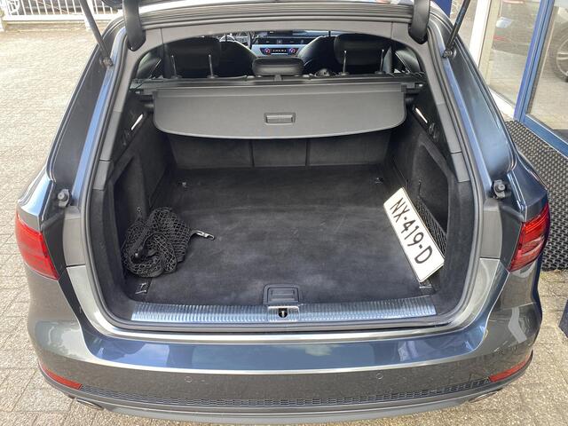 Audi A4 Avant 2.0 TFSI ultra Sport S line Edition / NL-Auto / Cruise-Control / Akoestisch-Glas / Afneembare-Trekhaak / Elektr.-Achterklep / Keyless / LED / Radio-Bluetooth / Navi / Flippers / PDC-Achter / 18'' LMV / ENZ.