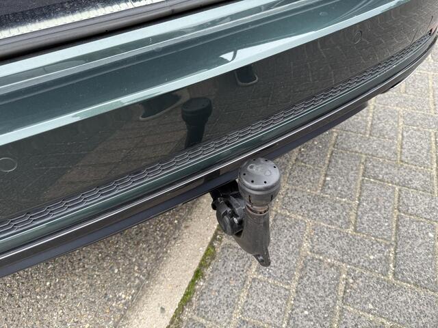 Audi A4 Avant 35 TFSI Sport S line black edition UNIEKE KLEUR| ELEK. TREKHAAK| ELEK. KLEP| S-LINE BINNEN- BUITEN | RIJKLAAR INCL. 12 MND BOVAG GARANTIE