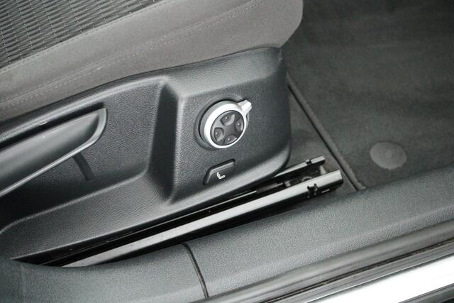 Audi A4 Avant 40 TFSI 190pk Design Pro Line Plus Trekhaak Massage Stoelverwarming Navigatie