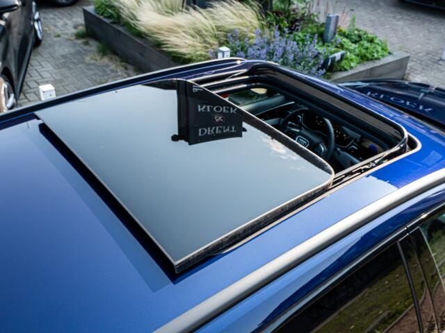 Audi A4 Avant 40 TFSI S edition PANO RS SCHAALSTOEL BLACK OPTIC 19 INCH CAMERA TREKHAAK BOMVOL!!