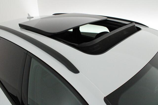 Audi A4 Avant 40 TFSI 190pk Sport S line black edition Trekhaak 360Camera Panoramadak Stoelverwarming Keyless Virtual Cockpit Navigatie