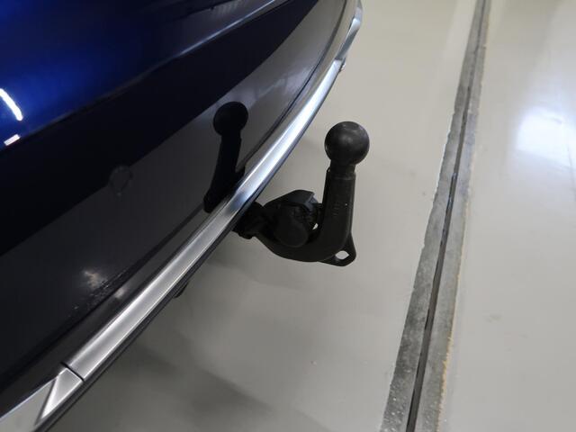 Audi A5 Cabriolet 40 TFSI Launch edition Sport S-Line Matrix Nekverwarming Trekhaak 3-Zone airco Digitaal dashboard Camera ACC Navigatie Automaat Alcantara Massagestoelen App connect 19 inch Sportvelgen Navarrablauw metallic Nieuwstaat